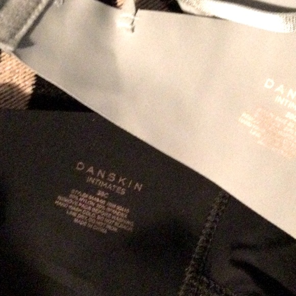 Set of 2 Danskin bras 38C - Picture 3 of 4